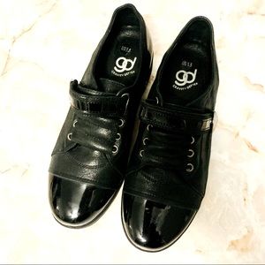 Gravity Sneakers Defyer Black Elizabeth Leather Velcro and Lace Shoe 5.5